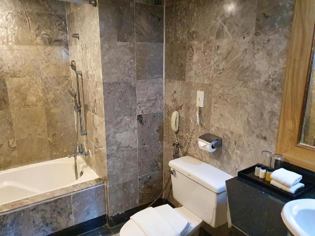 Hotel The Taksim Royal Patong